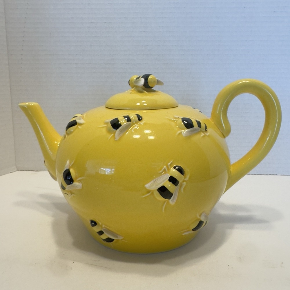 Department 56  Honey Bee 3D Relief Ceramic Teapot Hand painted Yellow Buzz Large